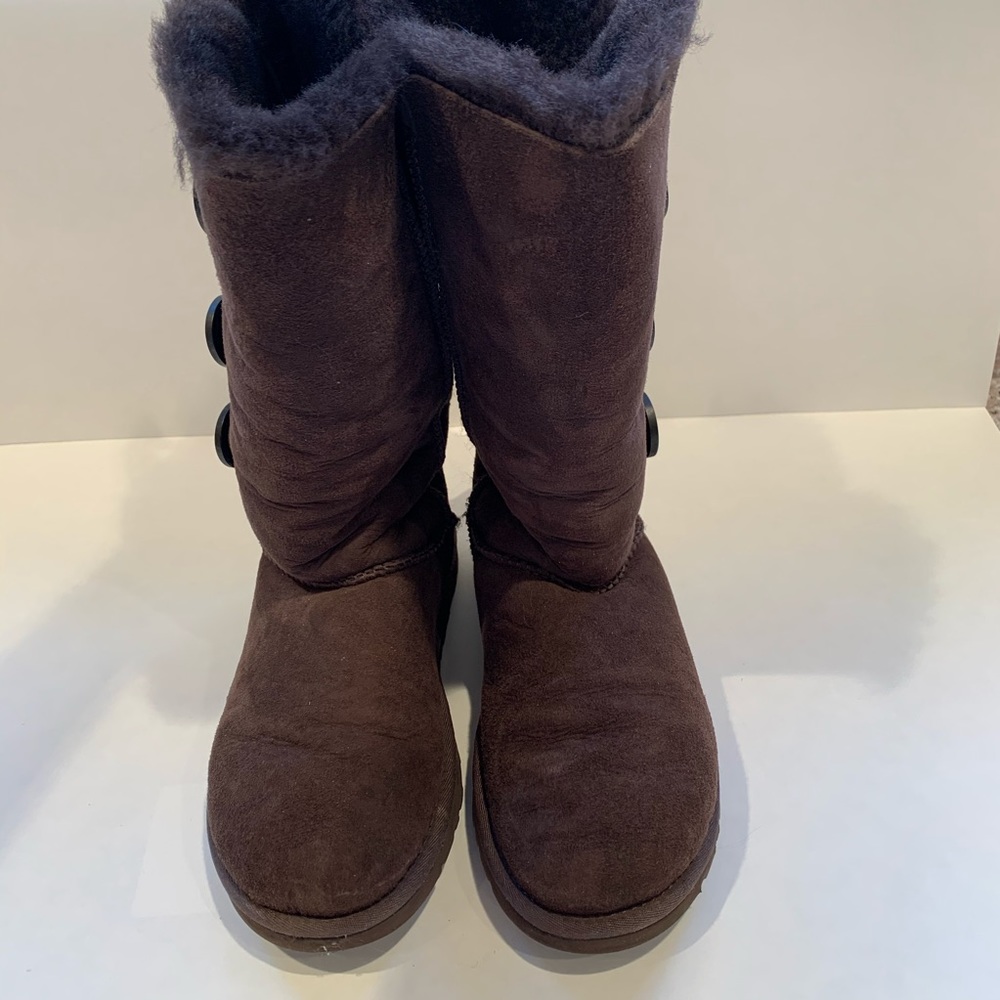 UGG Bailey button triplet II boot. Brown